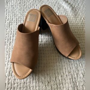 Like new Dolce Vita Holka slides in light brown. Dark brown platform heel. Sz 10
